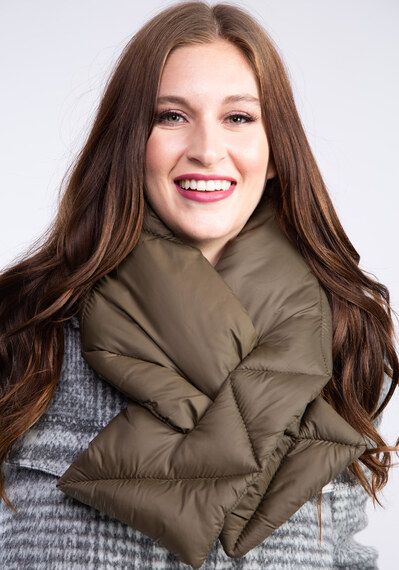 quilted puffer pull-through scarf Image 1