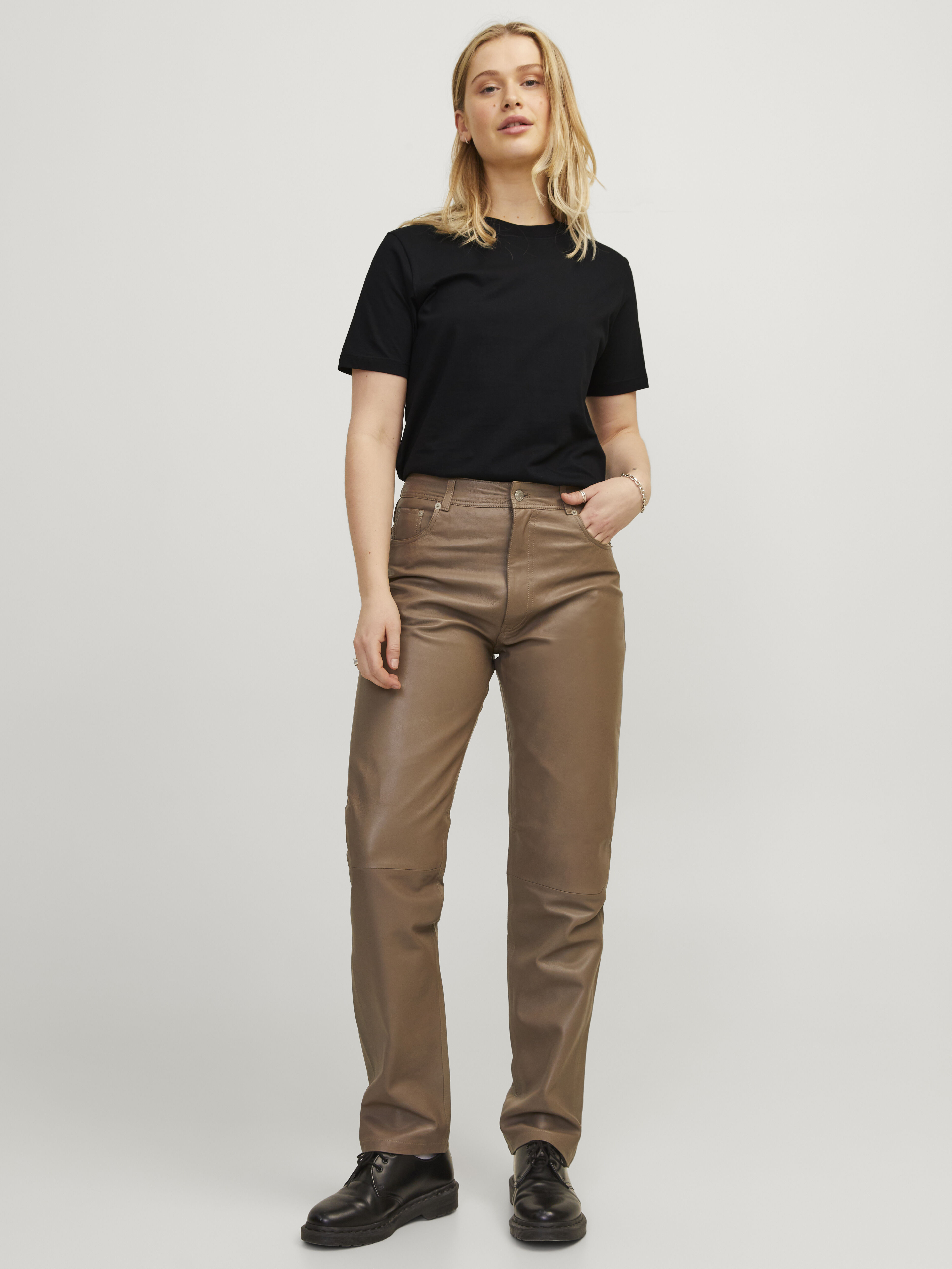 anna crew neck tshirt Image 2