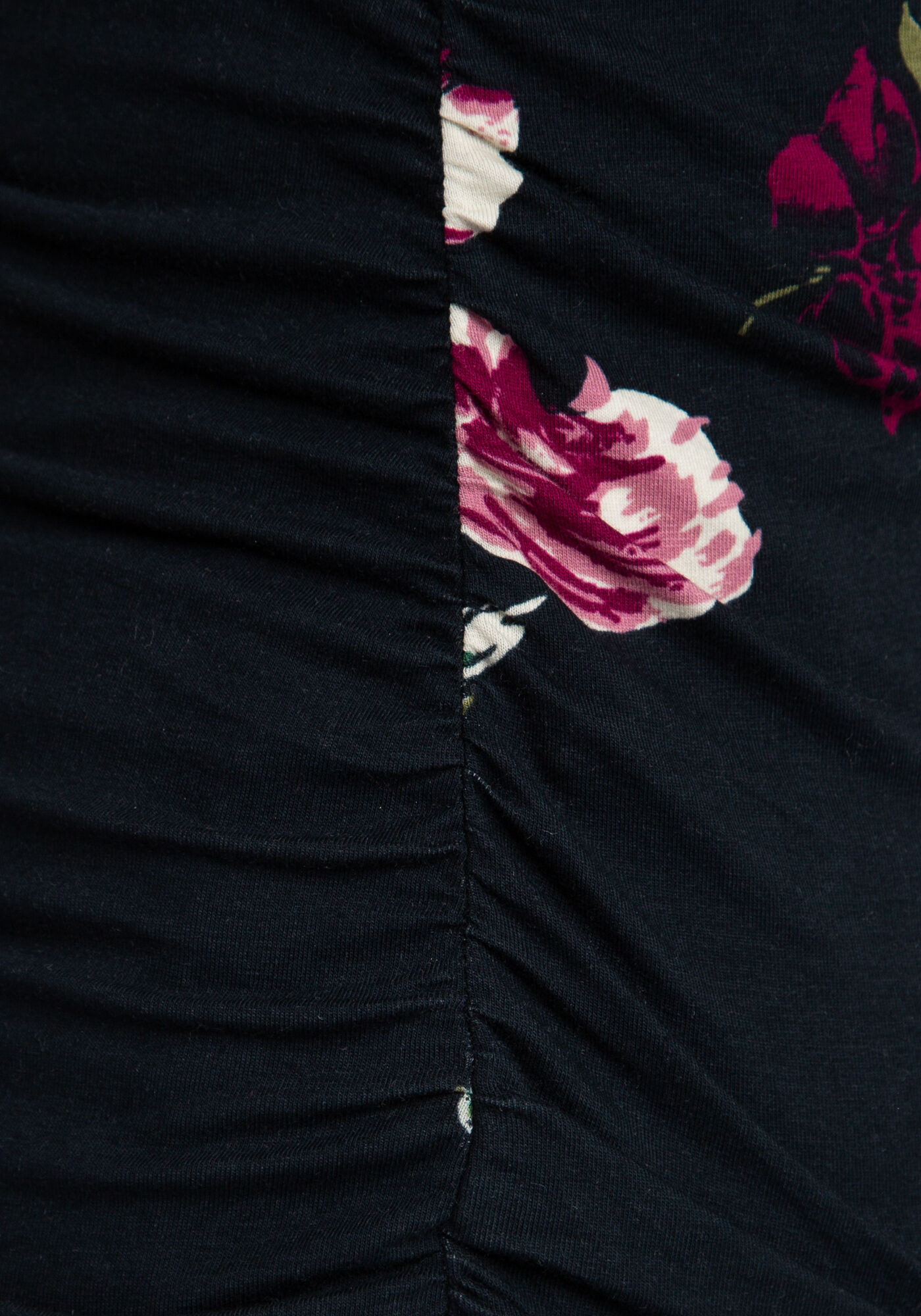 jenny blackprint basic v neck ruched side tee Image 5