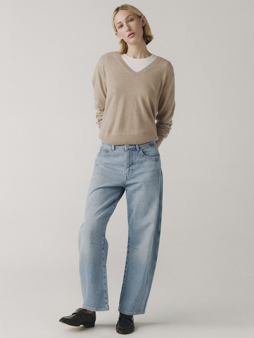 BNA soft curve barrel jean light wash