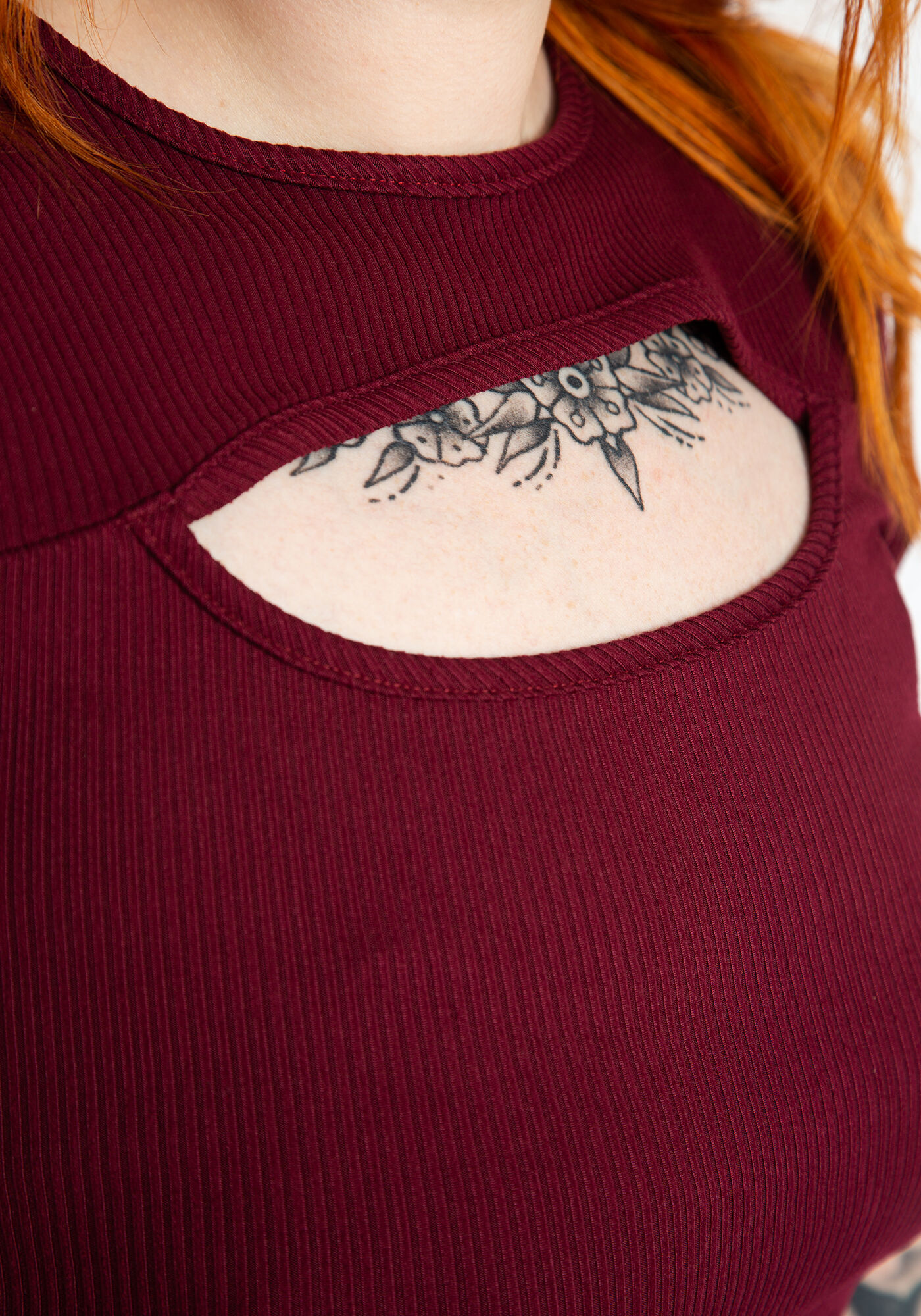 lea cut out short sleeve tee Image 5