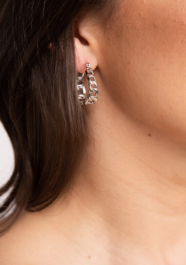 earrings with chain details