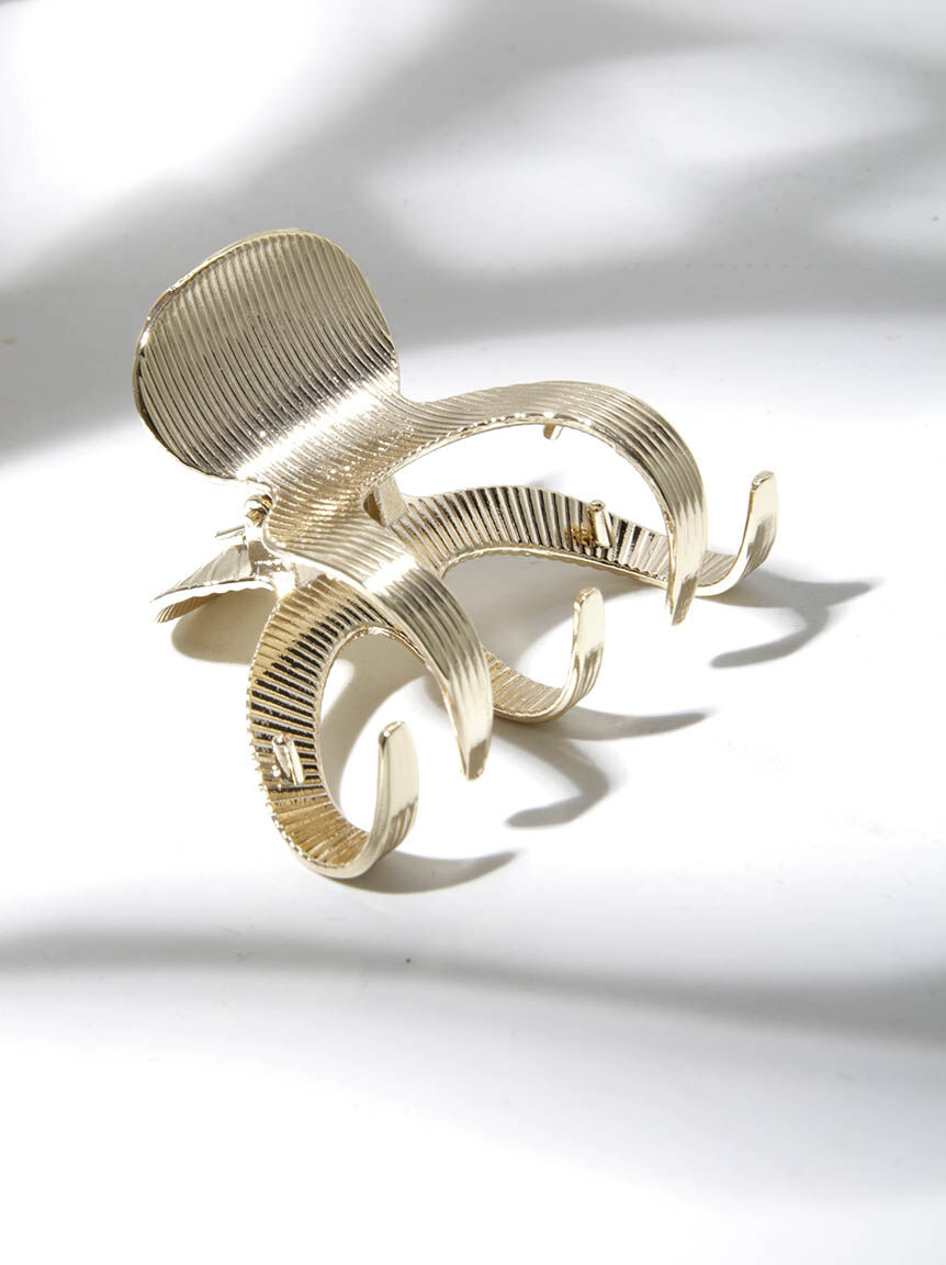 gold metal claw clip Image 3