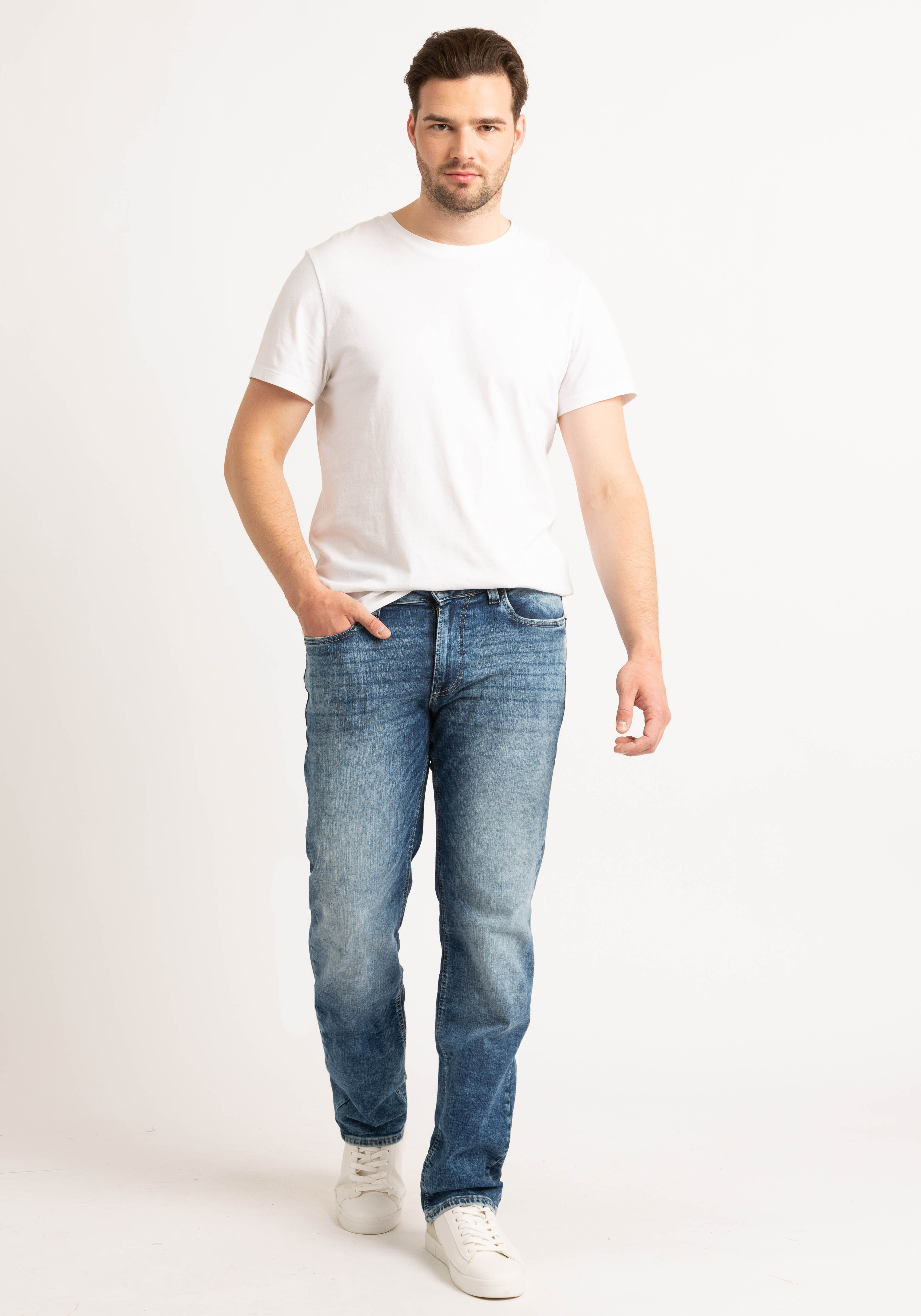 six straight leg jean Image 5