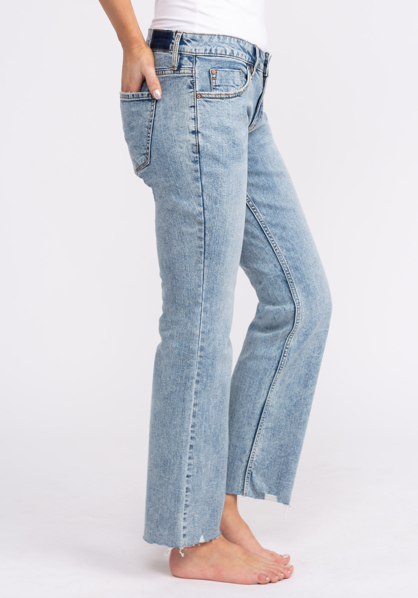 mid rise relaxed boot cut jeans Image 4