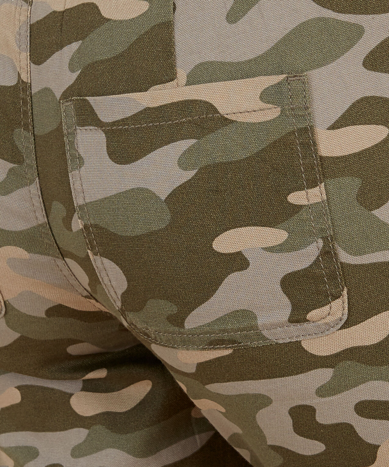 camo jogger olive camo Image 6
