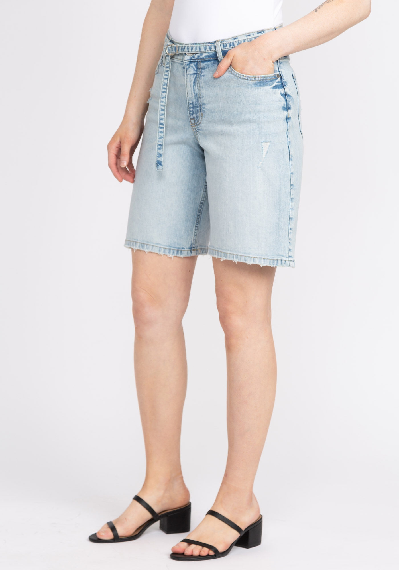 high rise bermuda shorts with belt Image 4