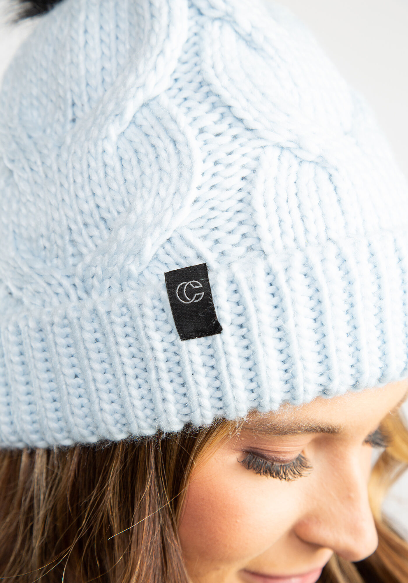 cable knit toque w faux fur pom Image 5