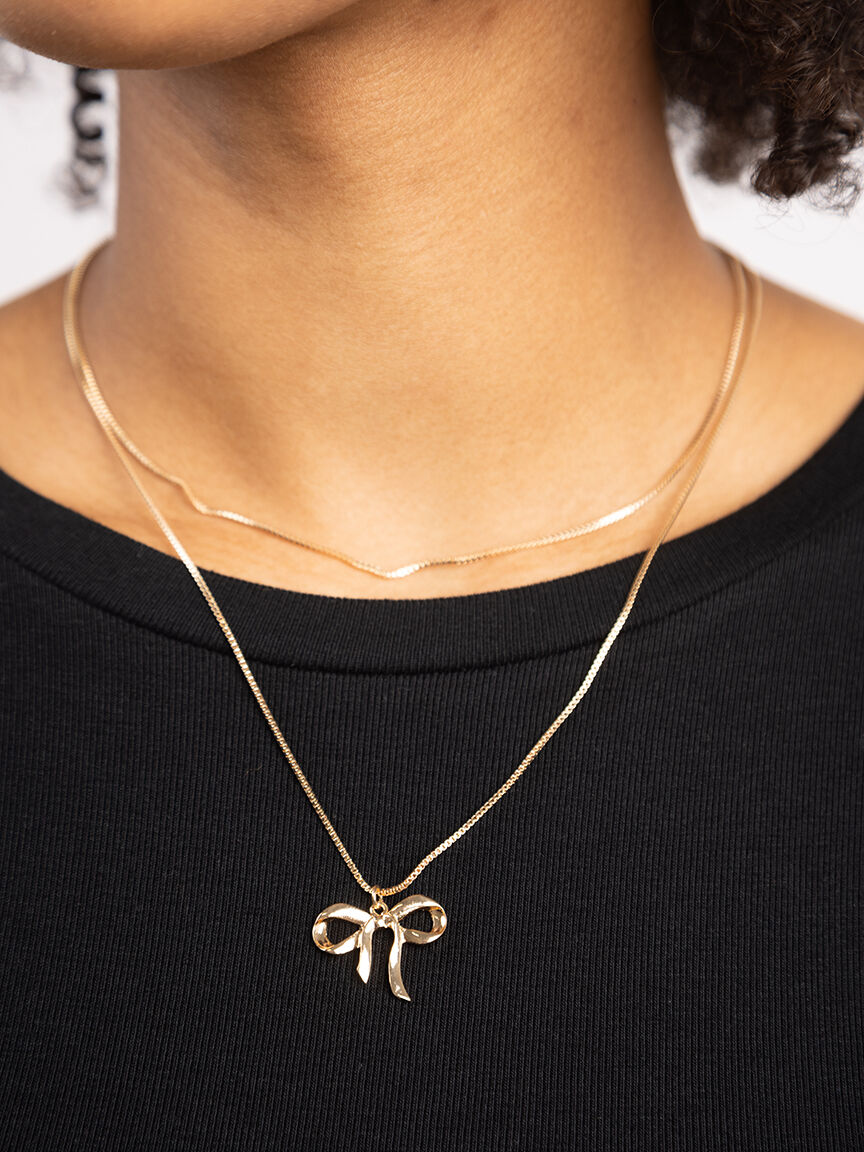 layered bow necklace Image 5