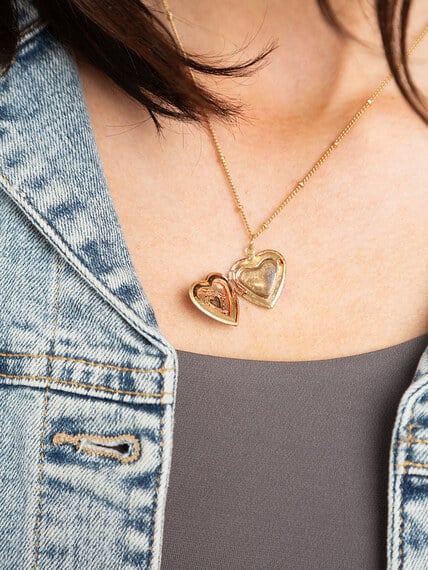 heart locket necklace Image 2