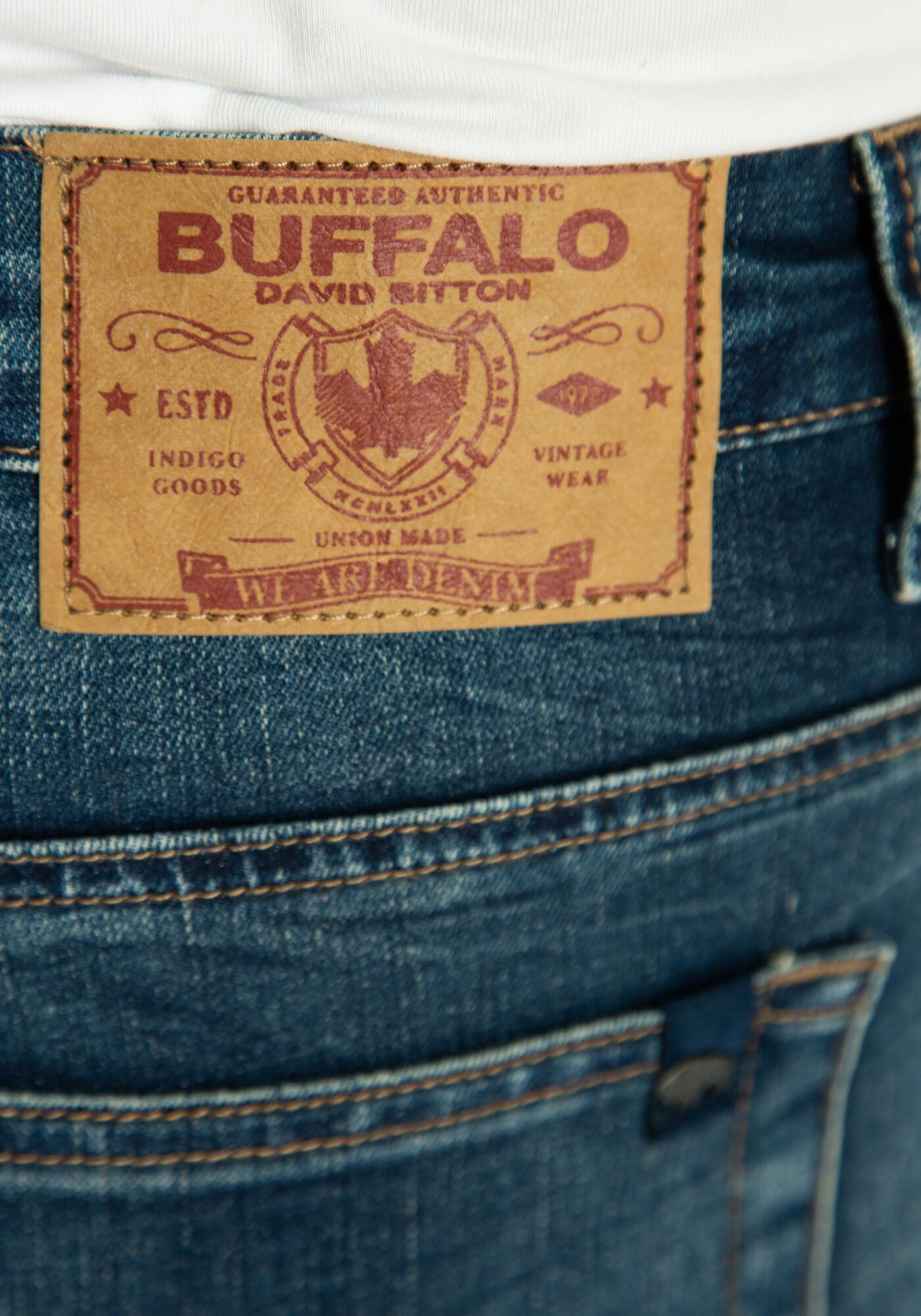 six straight leg jeans Image 5