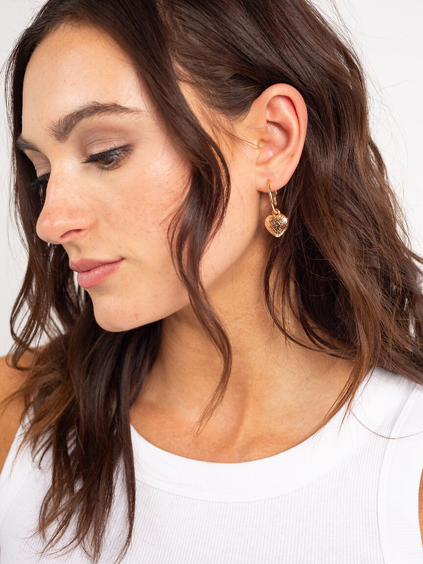 3 pack heart and rose earrings Image 5