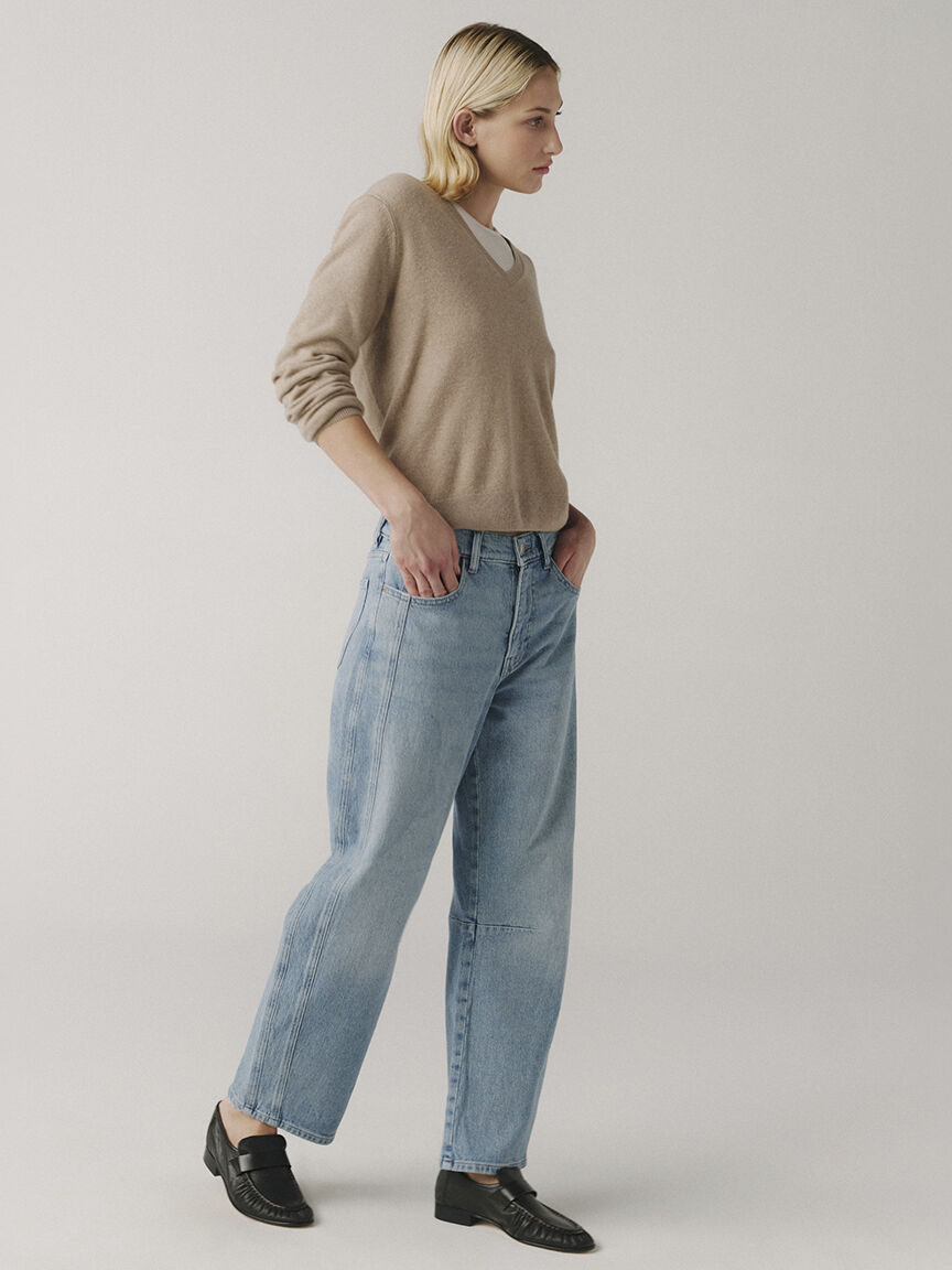 BNA soft curve barrel jean light wash
