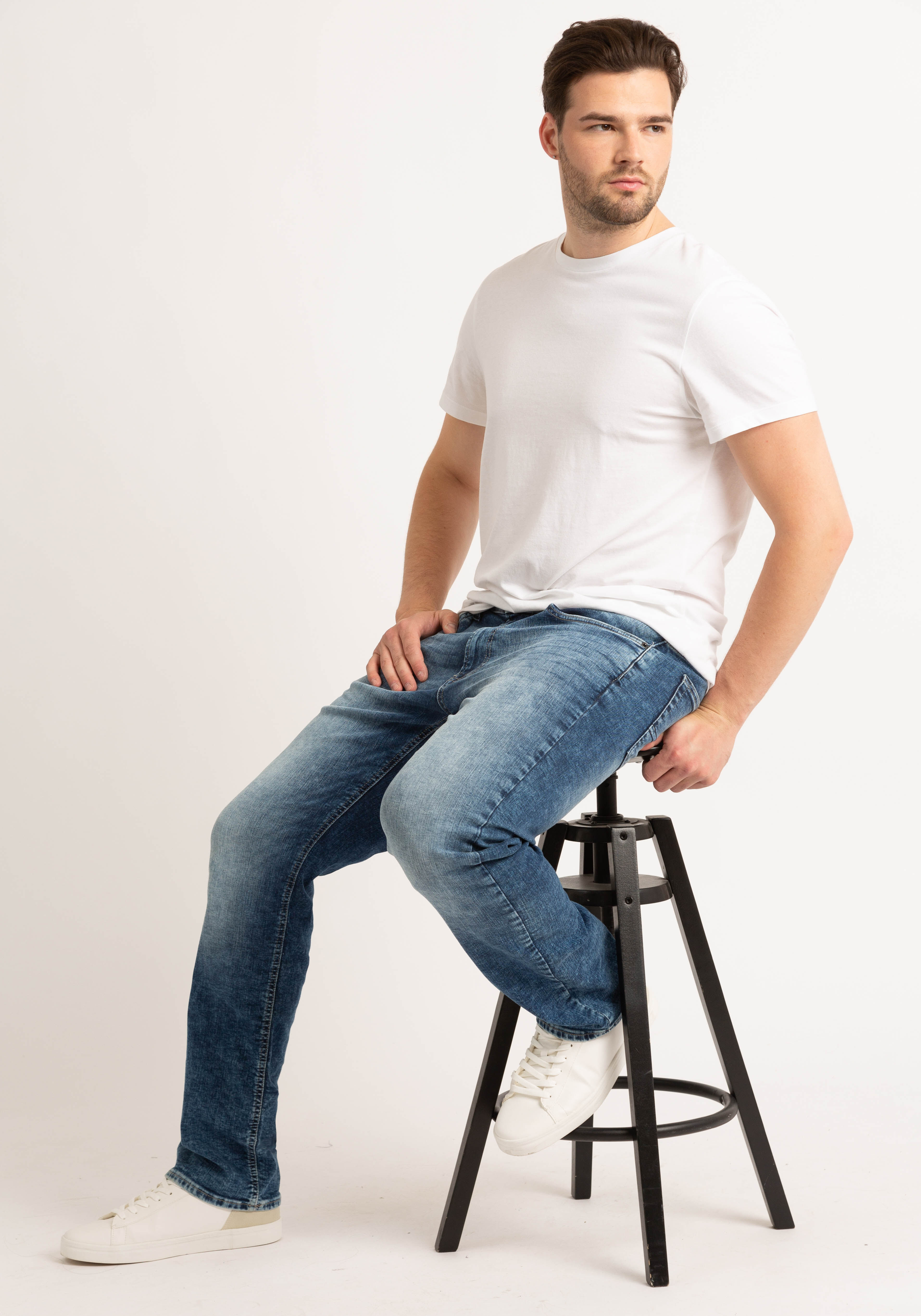 six straight leg jean Image 1