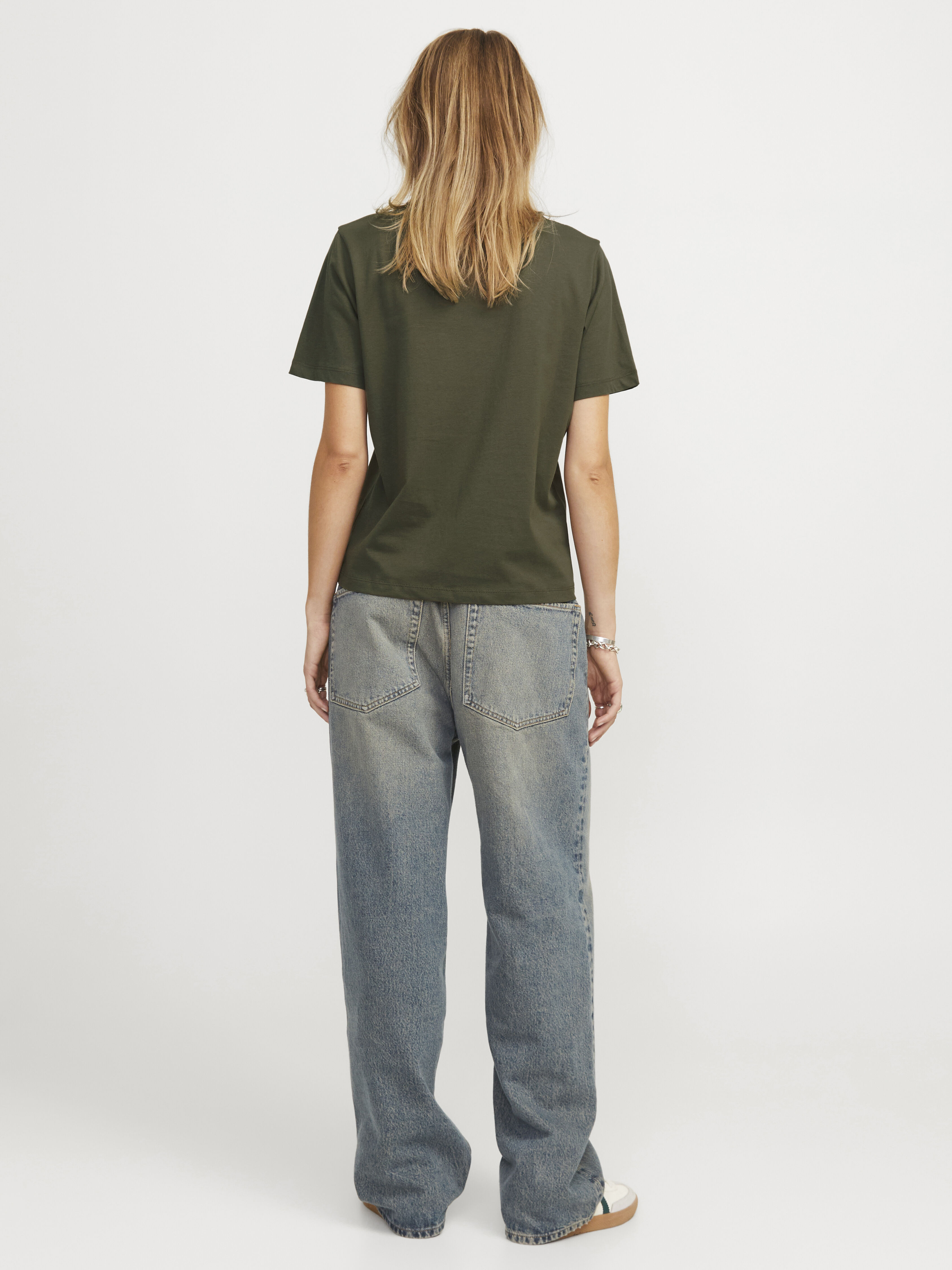 anna crew neck tshirt Image 3