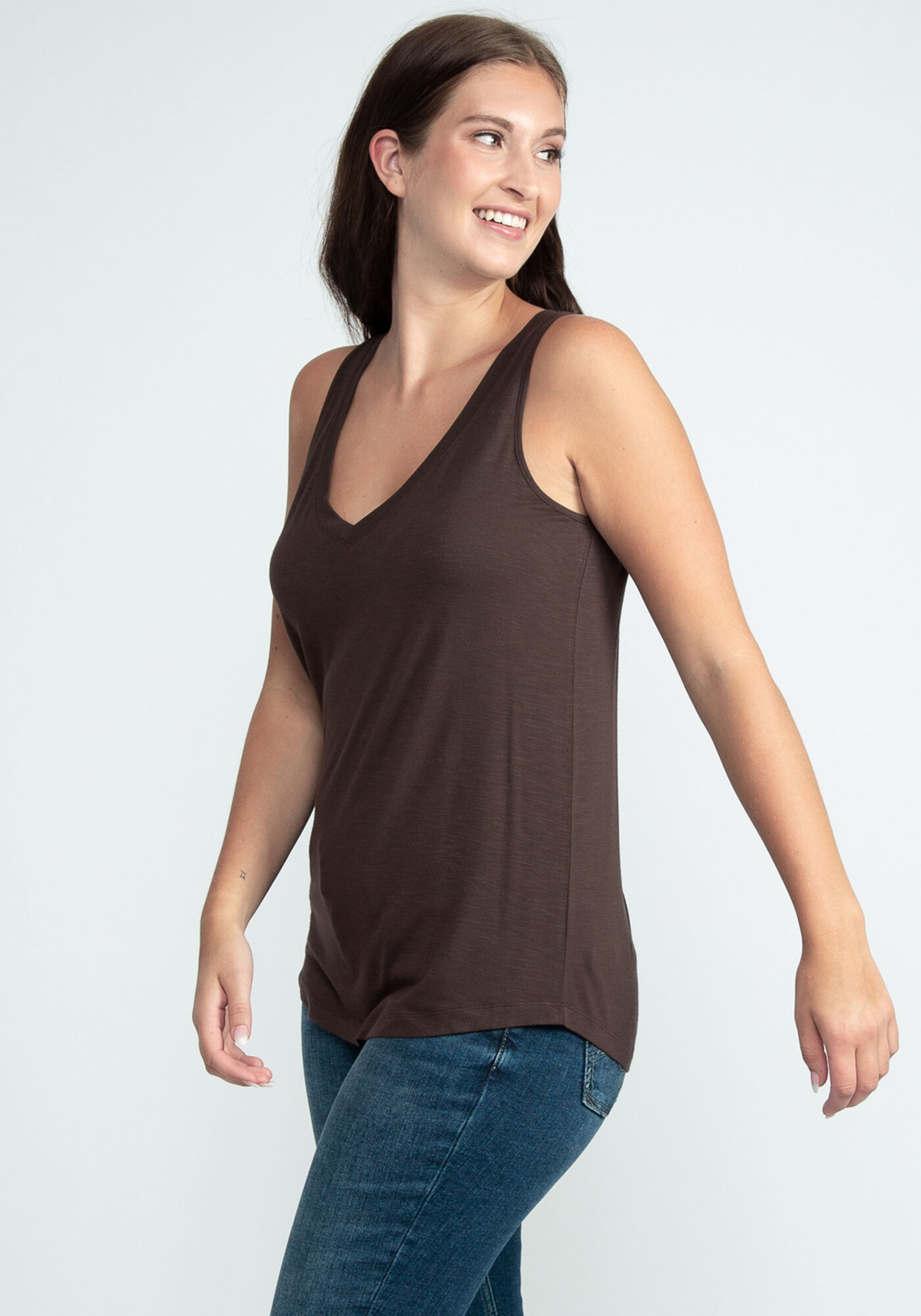 ela v neck textured knit tank Image 3
