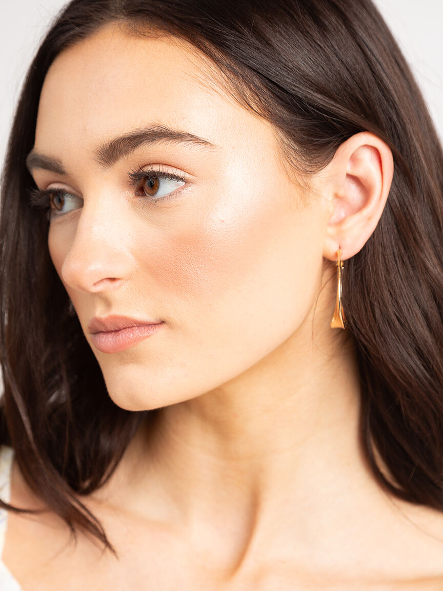 large gold hoop earrings Image 3