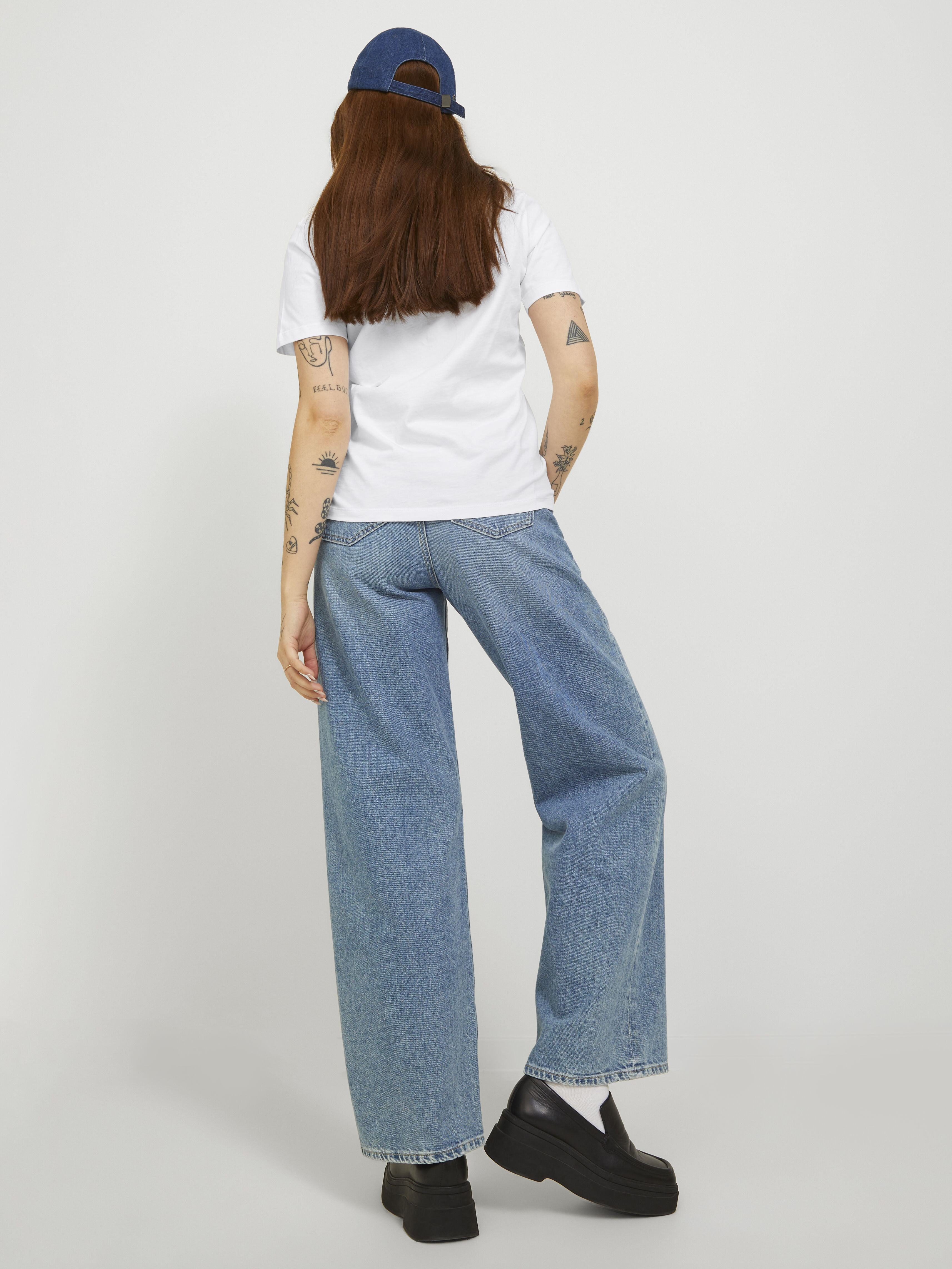 anna crew neck tshirt Image 3