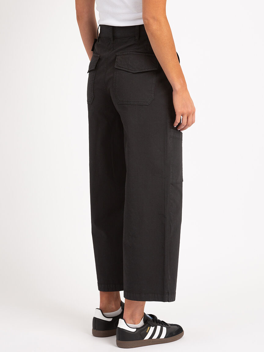 buffy high rise utility crop in black