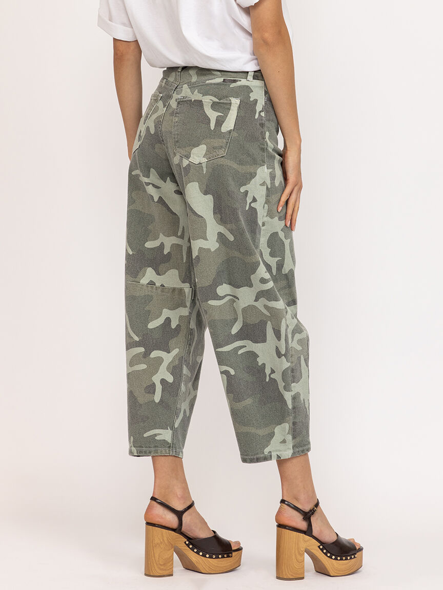 low slung horseshoe jean