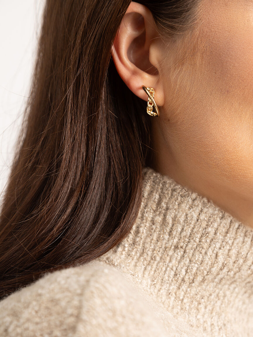 twist hoop gold earrings Image 2