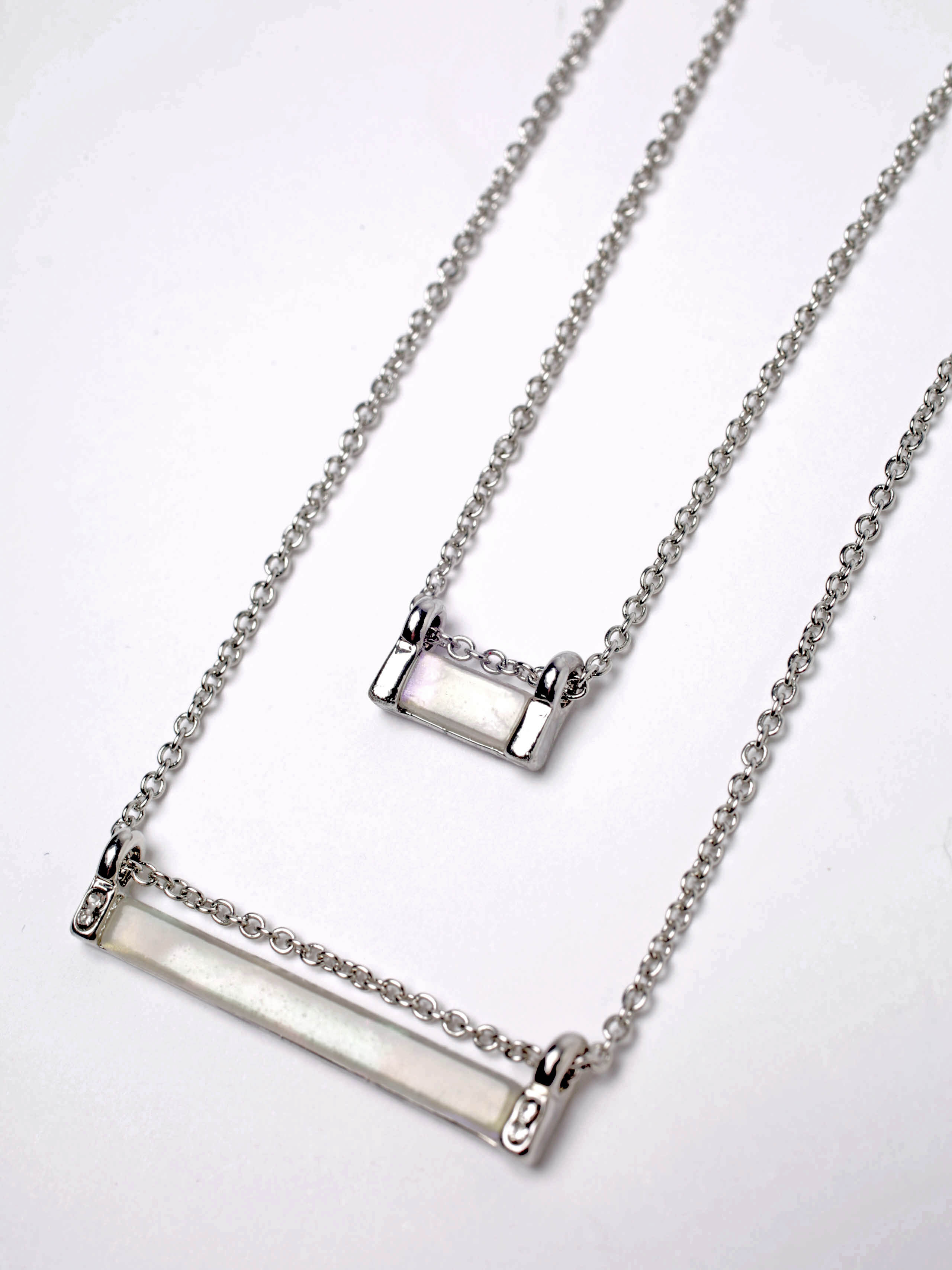 pearlescent bar necklace Image 1