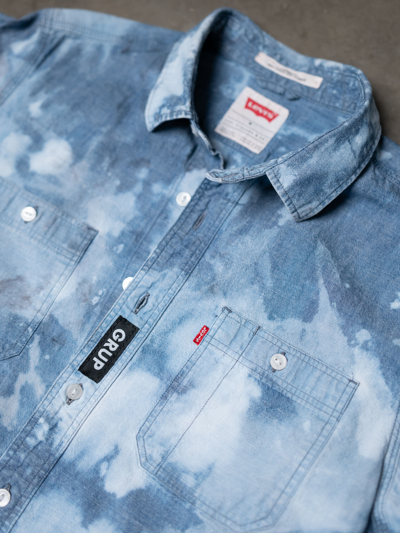 levi's bleached button up shirt circa 2000s Image 2