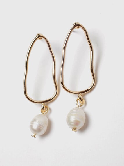 organic shape pearl earring organic shape pearl earring Image 1