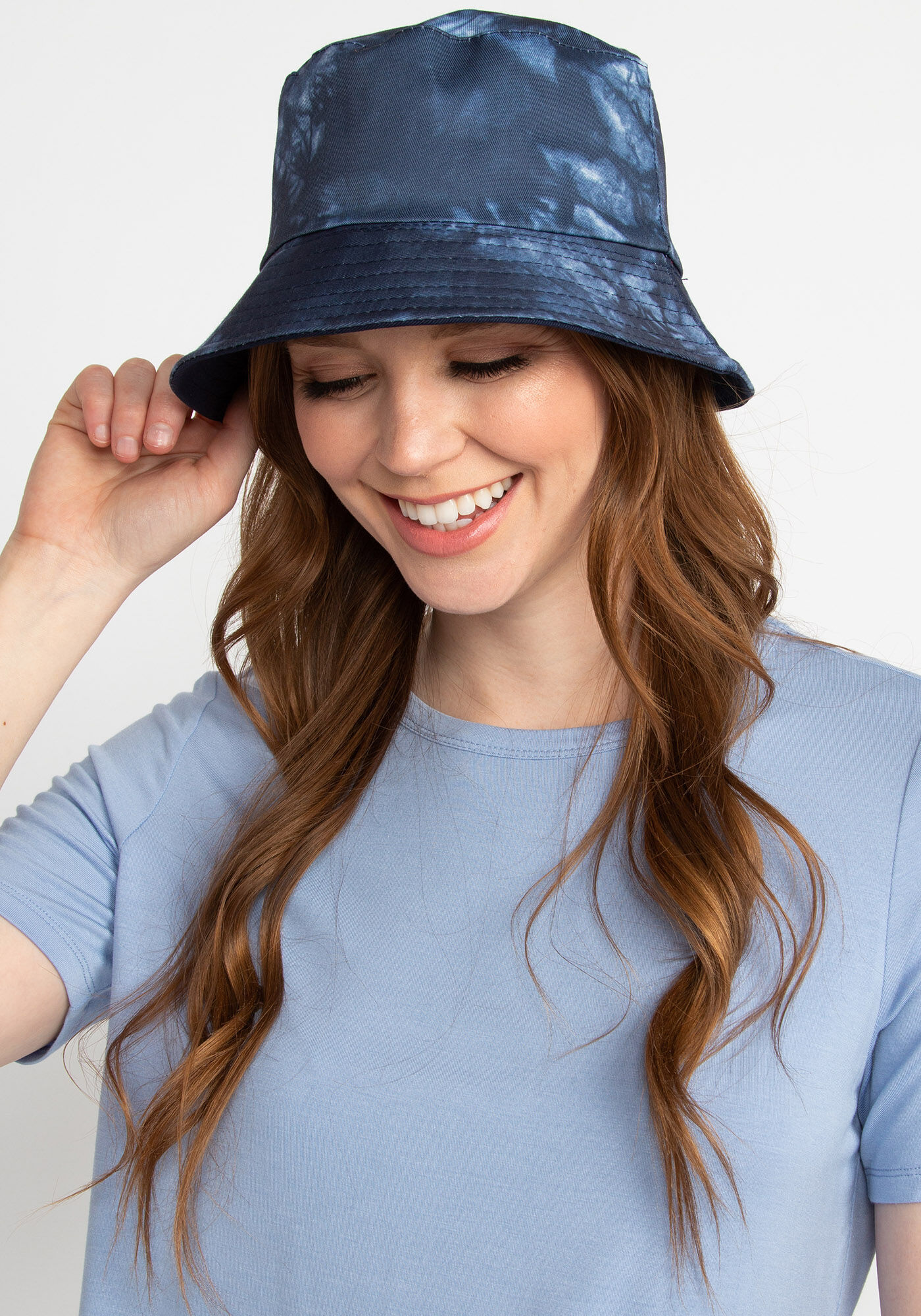 tie dye bucket hat Image 1