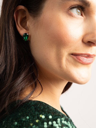 emerald color tear drop earrings