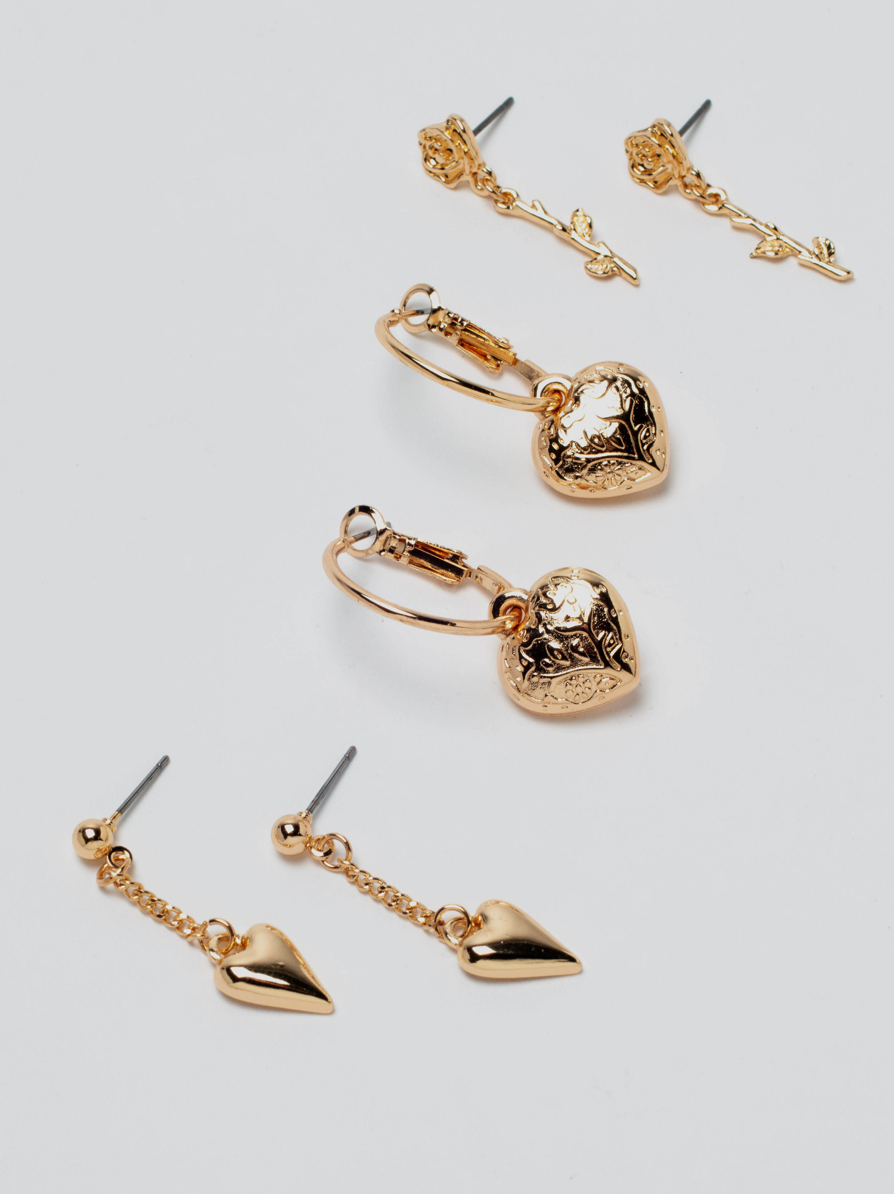 3 pack heart and rose earrings Image 1