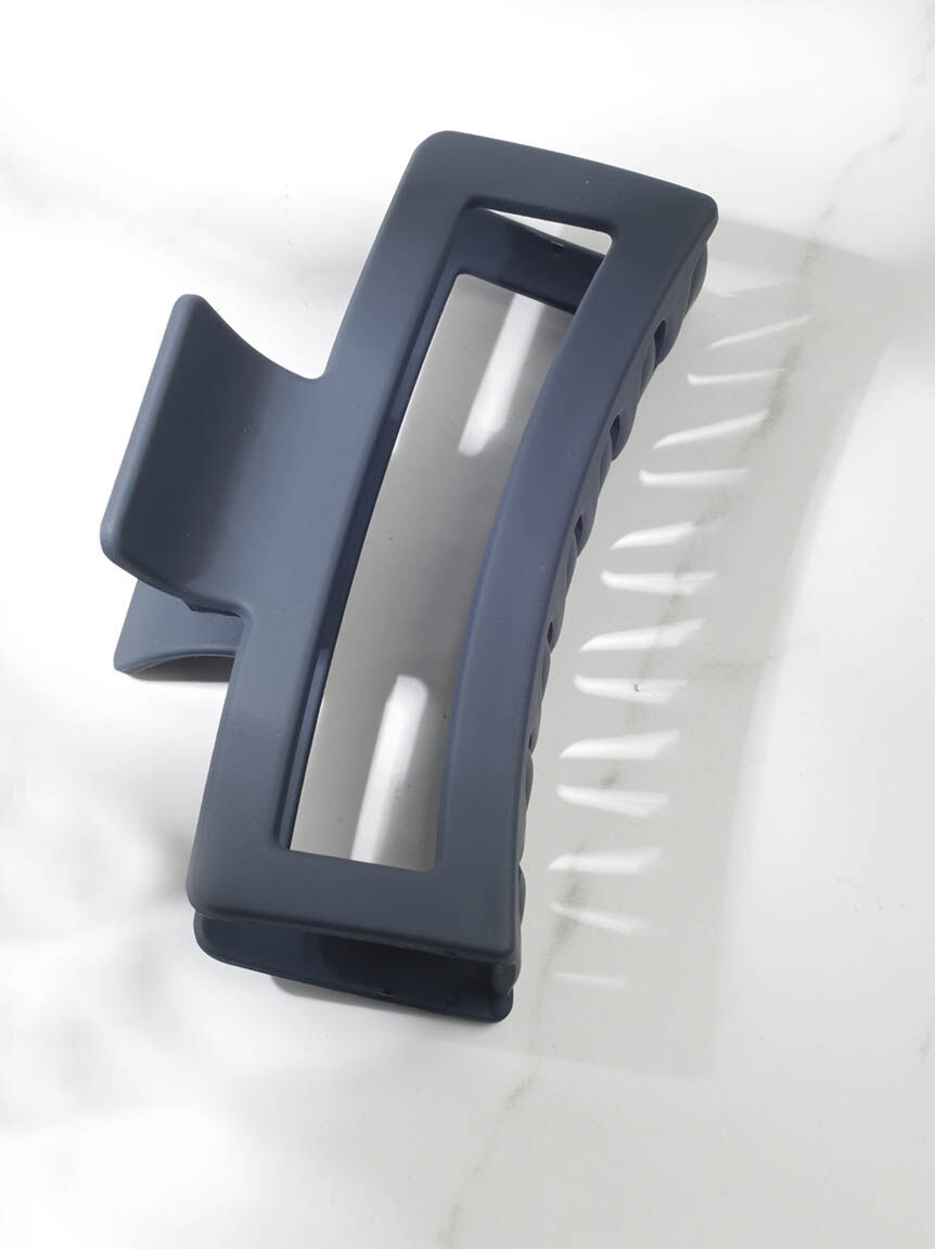 oversized claw clip Image 1