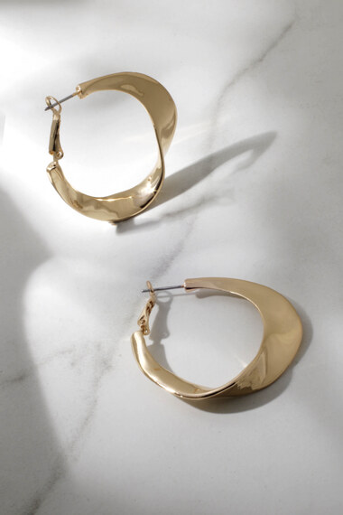 large gold hoop earrings Image 4