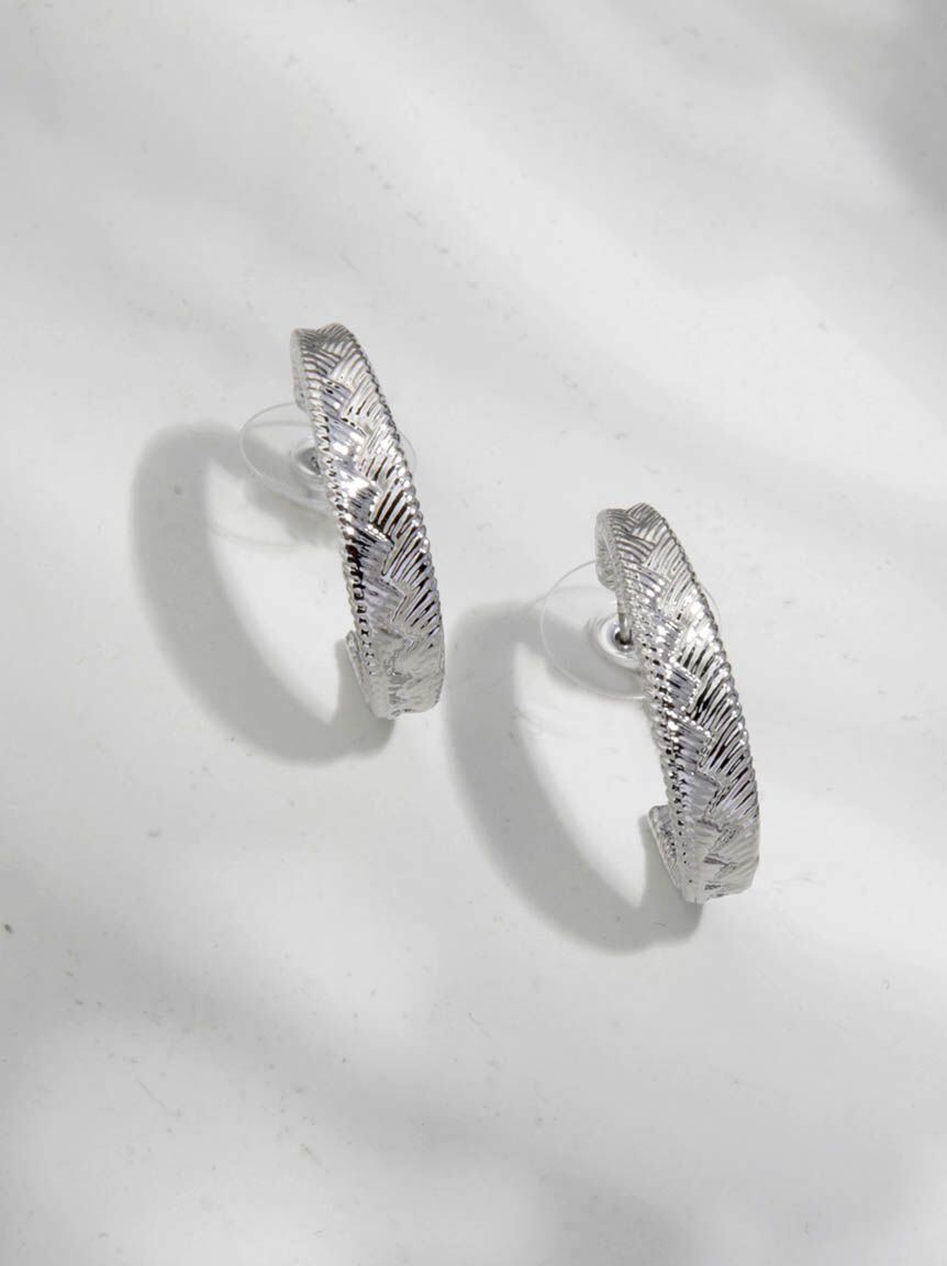 single pack textured hoop earring Image 2