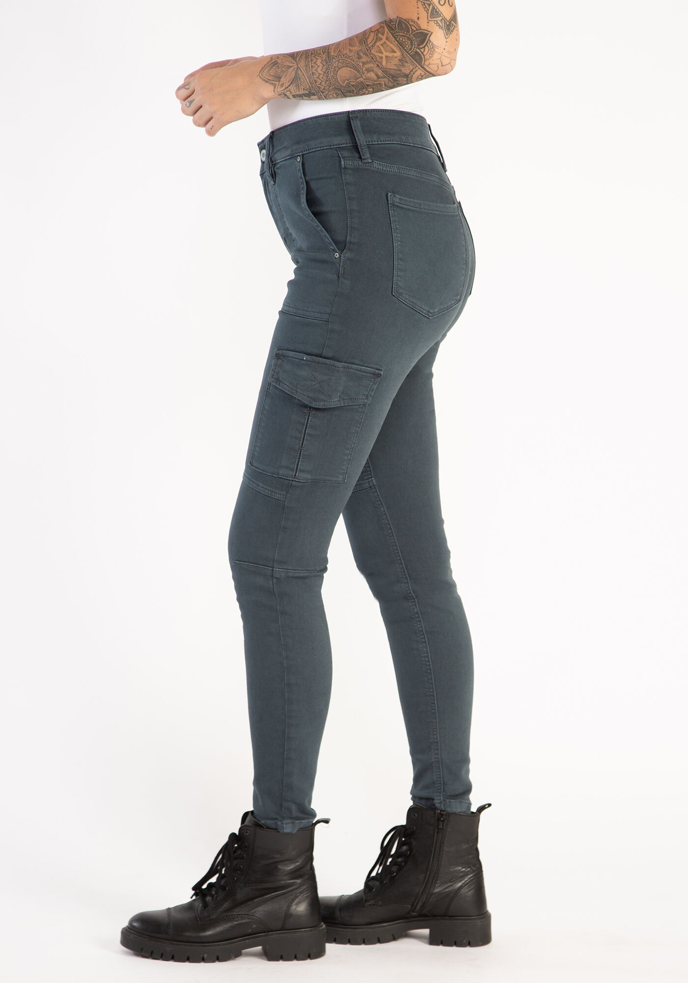 high rise skinny coloured cargo Image 3