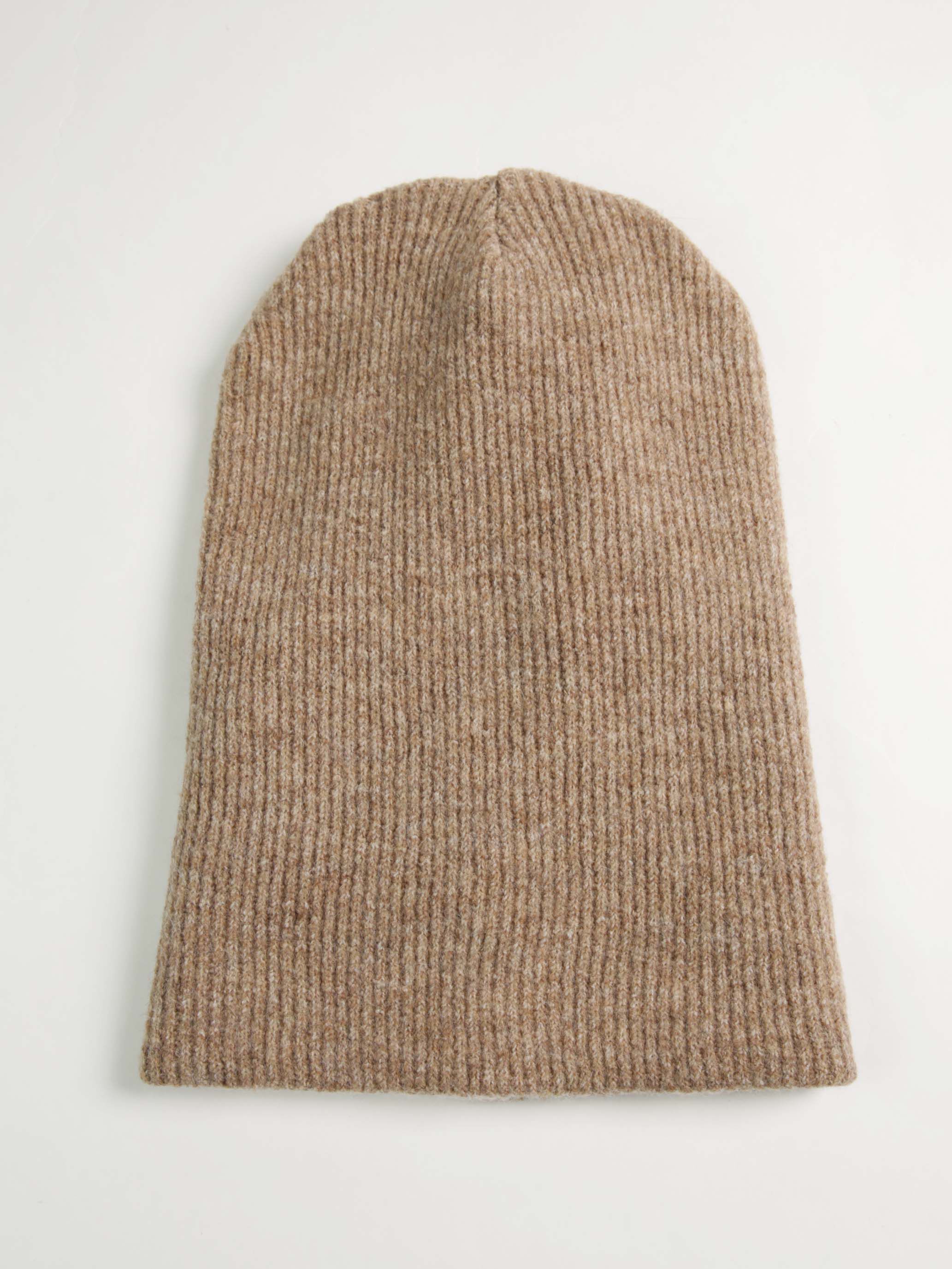 reversible winter hat Image 3