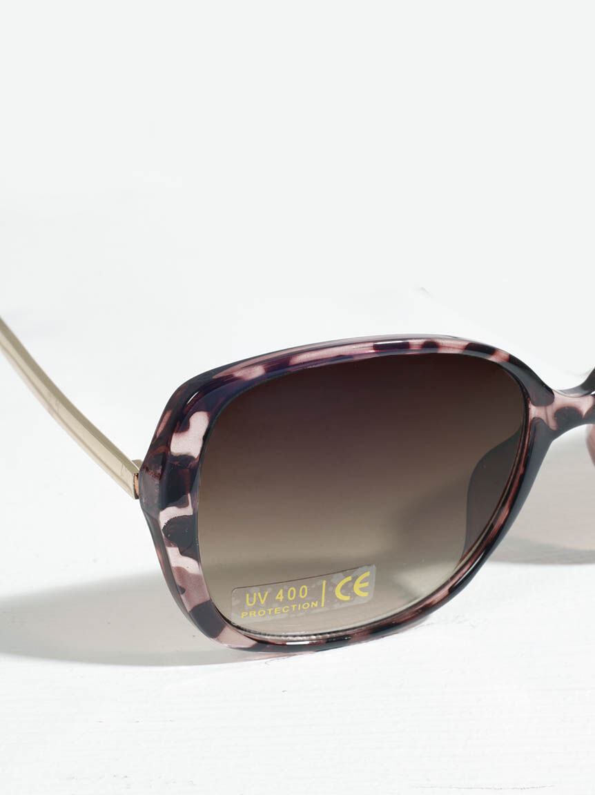 curved oversized sunglasses Image 3