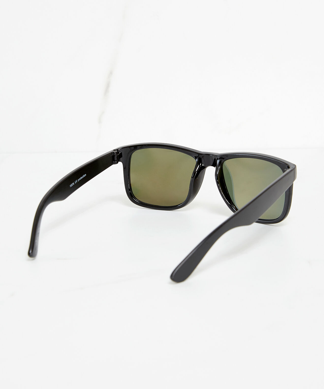 yellow mirrored lense sunglasses Image 2