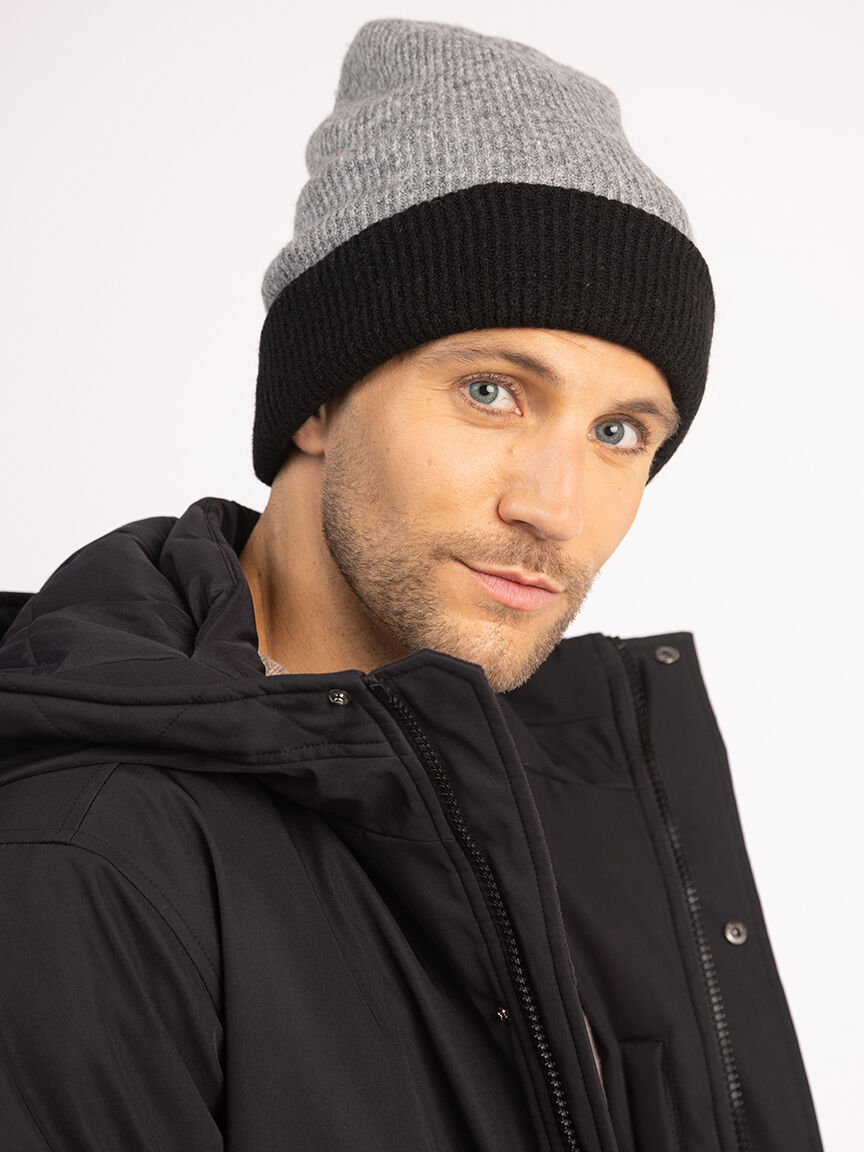 reversible winter hat Image 5