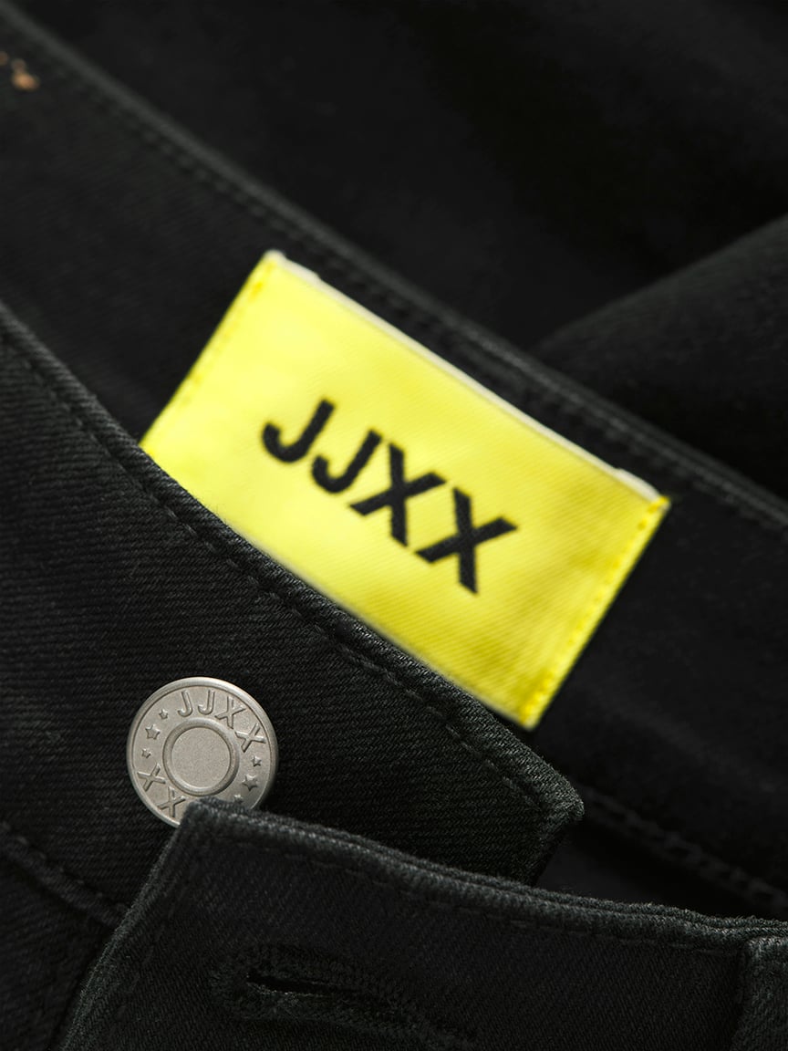 nice mid rise shorts