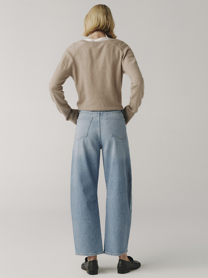 BNA soft curve barrel jean light wash