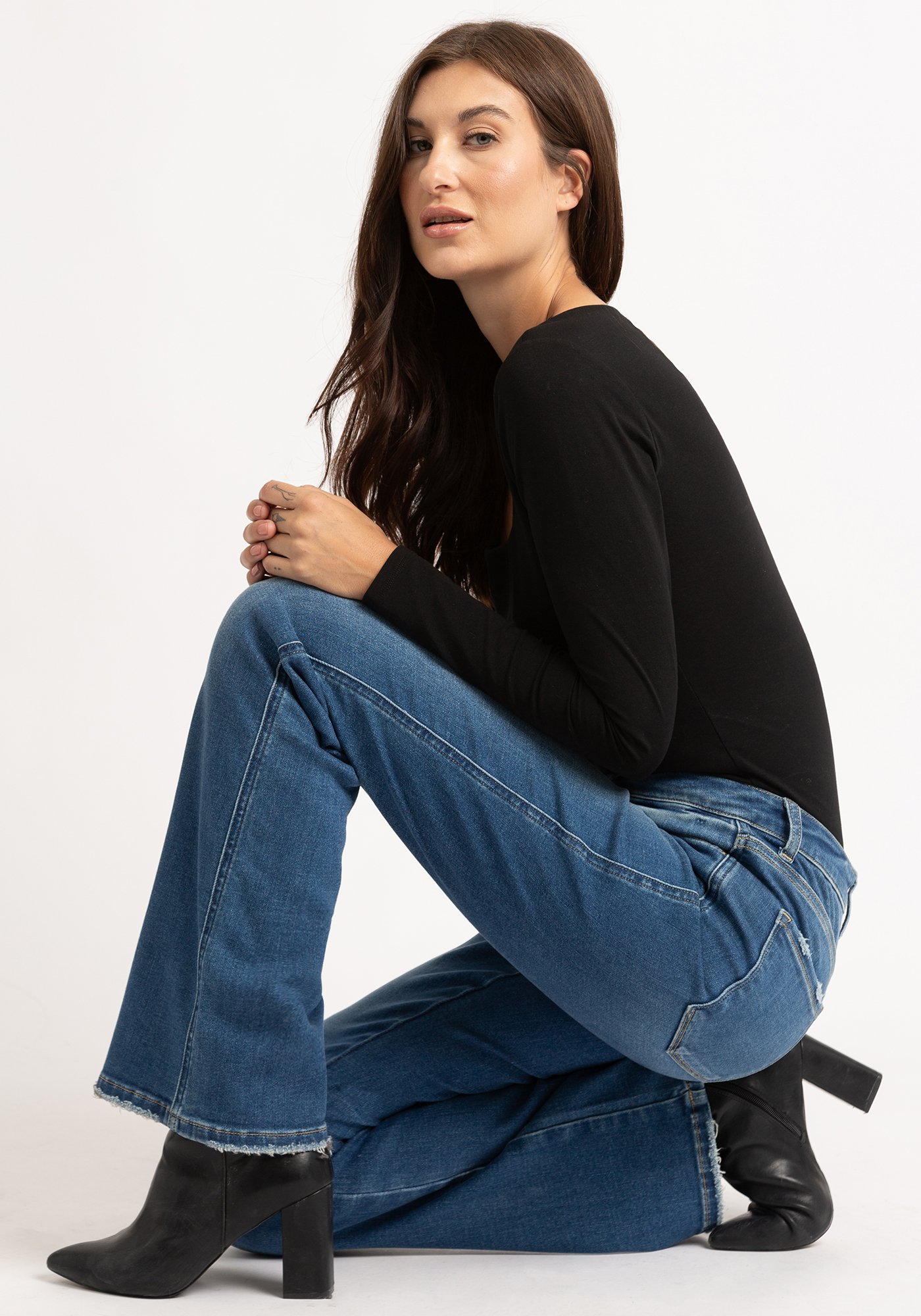 【送料&関税込】ChloAC Bootcut Jeans Tuesday Low Rise Slim Bootcut Jeans