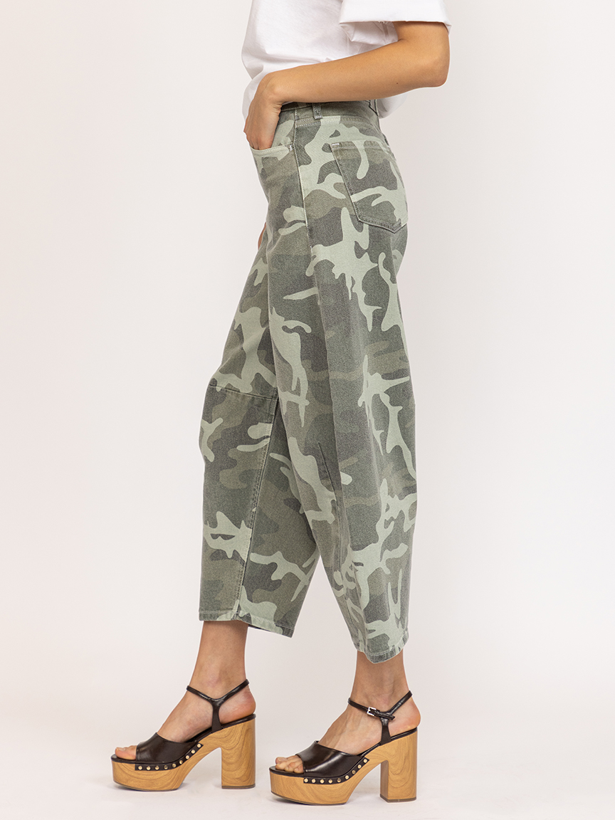 low slung horseshoe jean