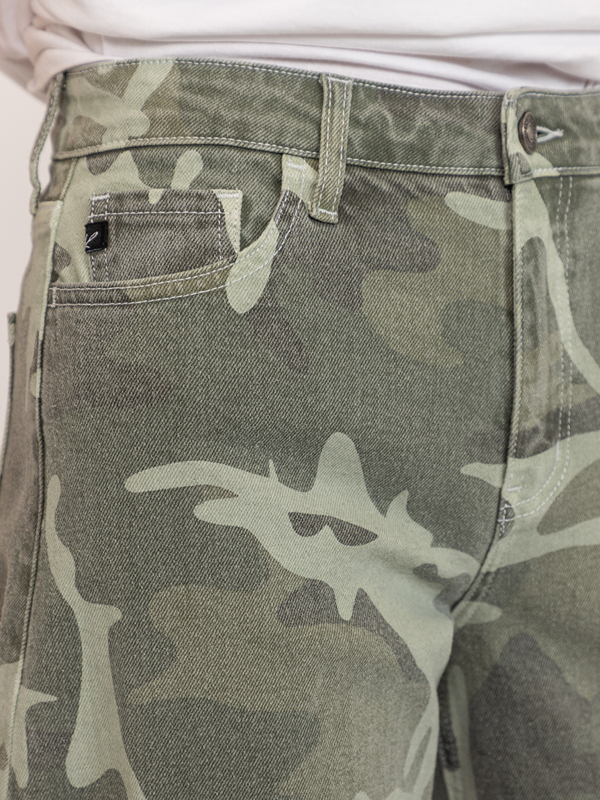 low slung horseshoe jean