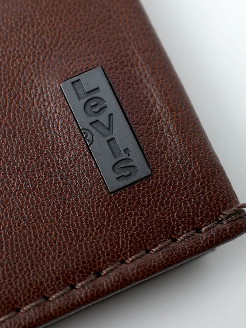 multi fold traveler wallet